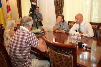 Мэр Одессы отметил почетной наградой известного футболиста Владимира Нечаева (фото) 