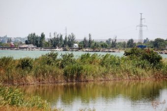 Власти Одессы проводят работу по предотвращению прорыва Хаджибеевской дамбы (фото)