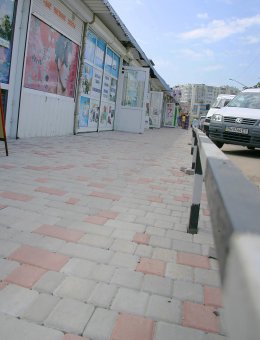 Малиновский рынок благоустраивает прилегающую территорию  (фото)