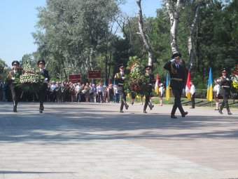 На Аллее славы почтили день начала обороны Одессы от нацистских захватчиков (фото)