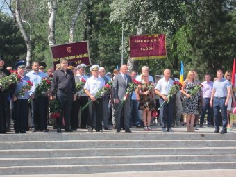 На Аллее славы почтили день начала обороны Одессы от нацистских захватчиков (фото)