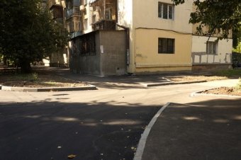 Лунный переулок в Одеcсе обрел новое дорожное покрытие (фото)