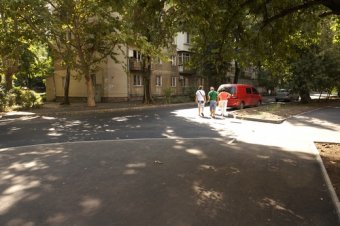 Лунный переулок в Одеcсе обрел новое дорожное покрытие (фото)