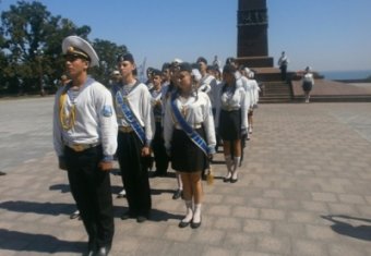 Вахту Памяти и знамя Поста №1 приняла Одесская специализированная школа №40 (фото)
