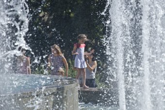 На Театральной площади после реконструкции заработал фонтан (фото)