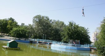 В одесском парке теперь можно посоревноваться в ловкости с белками и птицами (фото) 