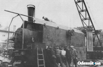 11 августа 1941 года защитникам Одессы коллектив завода им. Январского восстания передал сооруженный бронепоезд