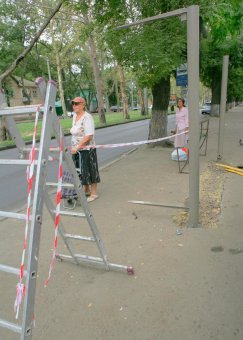 В Одессе на Адмиральском проспекте появились стеклянные остановки (фото)