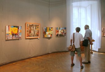 Музей западного и восточного искусства: Выставка живописи Олега Недошитко «Цвет легенды» (фото)
