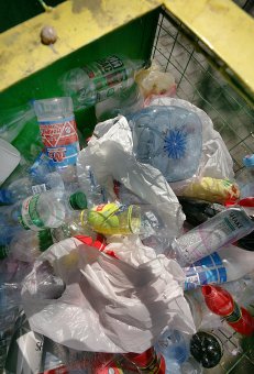 В Одессе  появились контейнеры для сбора пластиковых и стеклянных бутылок (фото)