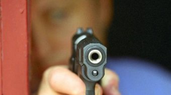 В Затоке ночью разгромили магазин, а во владельца стреляли