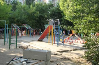 В Одессе ведется капитальный ремонт межквартальных проездов (фото)