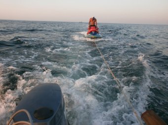 Морские пограничники спасли двух отдыхающих (фото)