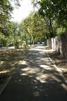 На Слободке благоустроили территорию возле детского сада (фото)