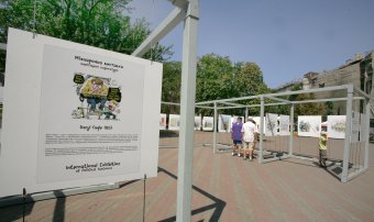 На Соборной площади Одессы проходит выставка политической карикатуры (фото)