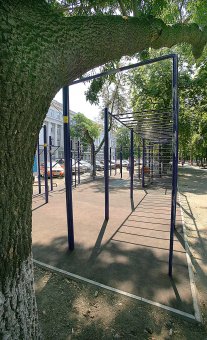 На Александровском проспекте  обновили спортивную площадку (фото)