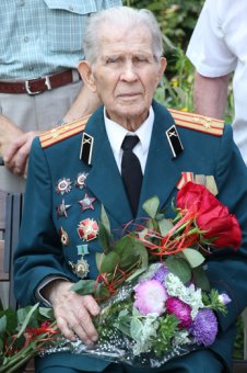 100-летний юбилей отпраздновал одессит Василий Васильевич Петухов (фото)