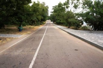 На одесской Трассе здоровья благоустраивают детские и спортивные площадки