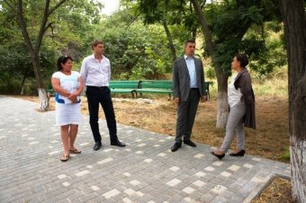 На одесской Трассе здоровья благоустраивают детские и спортивные площадки