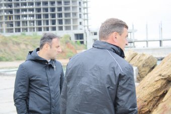 Милиционеры обещают открыть для народа свой пляж, но только после реконструкции (фото)