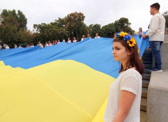 Дюка одели в вышиванку