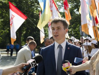 Олег Брындак: Сегодня мы празднуем день рождения всей страны, всех граждан...