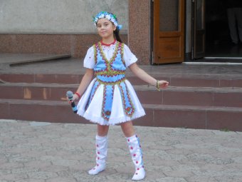Красочные костюмы, заводные украинские песни и танцы: В Суворовском районе отметили День  независимости