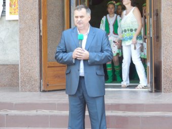 Красочные костюмы, заводные украинские песни и танцы: В Суворовском районе отметили День  независимости