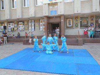 Юные спортсмены казацкого театра хортинга в Одессе впервые выступили перед публикой