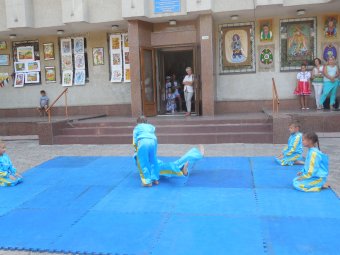 Юные спортсмены казацкого театра хортинга в Одессе впервые выступили перед публикой