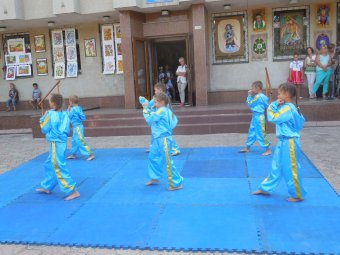 Юные спортсмены казацкого театра хортинга в Одессе впервые выступили перед публикой