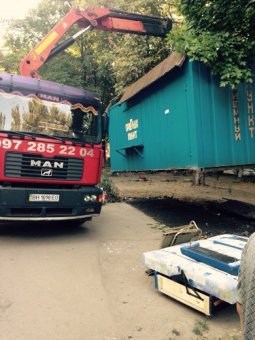 В Одессе демонтированы незаконные торговые ларьки (фото)