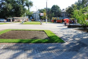 Власти Одессы отчитываются о благоустройстве кольца трамваев в районе Куликова поля (фото) 