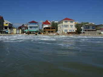 Владельцы кафе в Затоке «погорели» на продаже контрабандного алкоголя