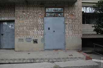 Квартирных воров взяли в подъезде ограбленного дома