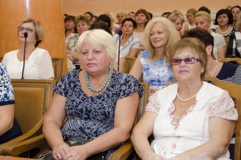 Лучшие учителя города отмечены почетными знаками городского головы (фото)