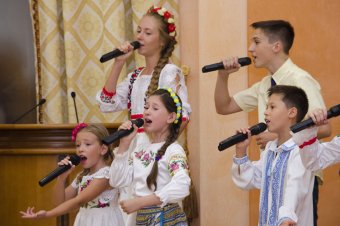 Лучшие учителя города отмечены почетными знаками городского головы (фото)