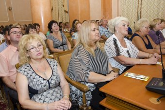 Лучшие учителя города отмечены почетными знаками городского головы (фото)