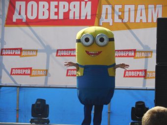 Детская дискотека, красочный фейс-арт и рисунки на асфальте: В Суворовском районе стартовали празднования ко Дню города (фото)