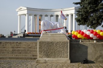 Подарок ко Дню города: Колоннада и статуи львов открылись после реставрации