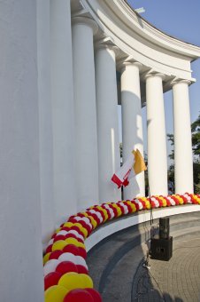 Подарок ко Дню города: Колоннада и статуи львов открылись после реставрации
