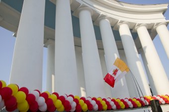 Подарок ко Дню города: Колоннада и статуи львов открылись после реставрации