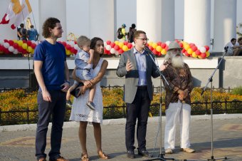 Подарок ко Дню города: Колоннада и статуи львов открылись после реставрации