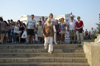 Подарок ко Дню города: Колоннада и статуи львов открылись после реставрации