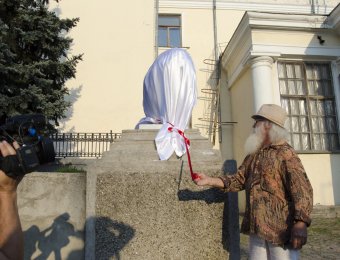 Подарок ко Дню города: Колоннада и статуи львов открылись после реставрации