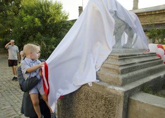 Подарок ко Дню города: Колоннада и статуи львов открылись после реставрации