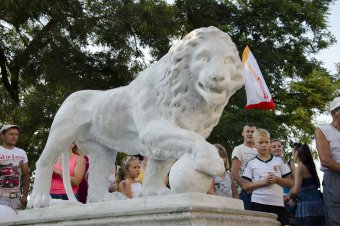 Подарок ко Дню города: Колоннада и статуи львов открылись после реставрации