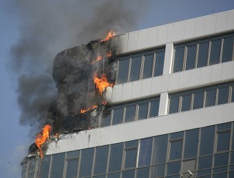 Пожар в Аркадии потушен: Двое спасателей пострадали (фото, видео)