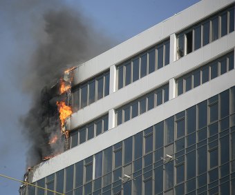 Пожар в Аркадии потушен: Двое спасателей пострадали (фото, видео)
