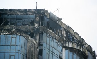 Пожар в Аркадии потушен: Двое спасателей пострадали (фото, видео)